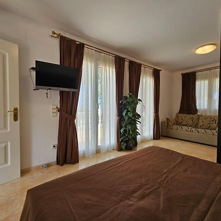 Villa Comas دينايا المظهر الخارجي الصورة
