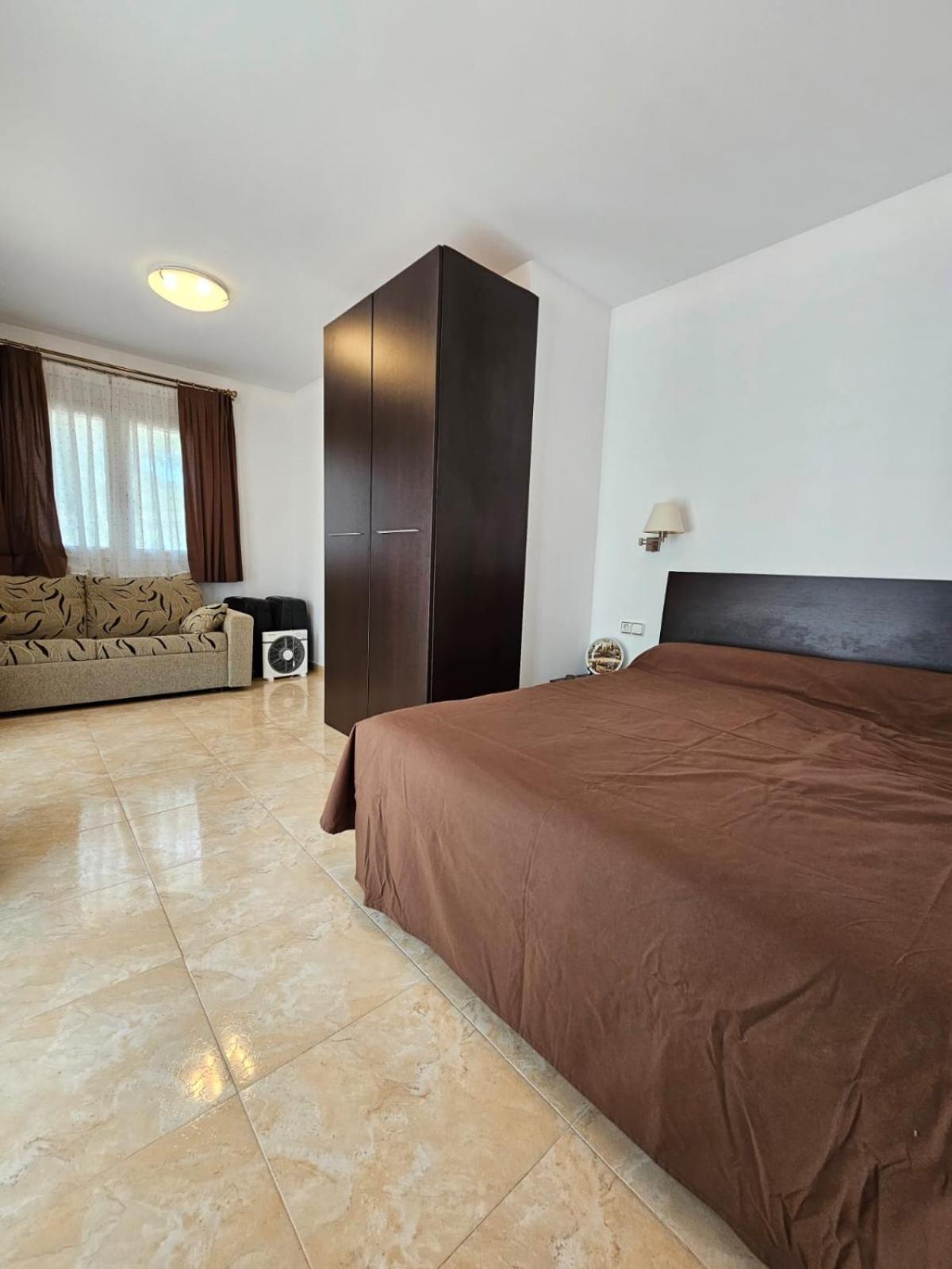 Villa Comas دينايا المظهر الخارجي الصورة