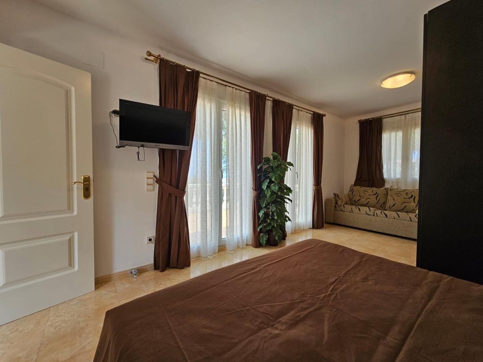 Villa Comas دينايا المظهر الخارجي الصورة