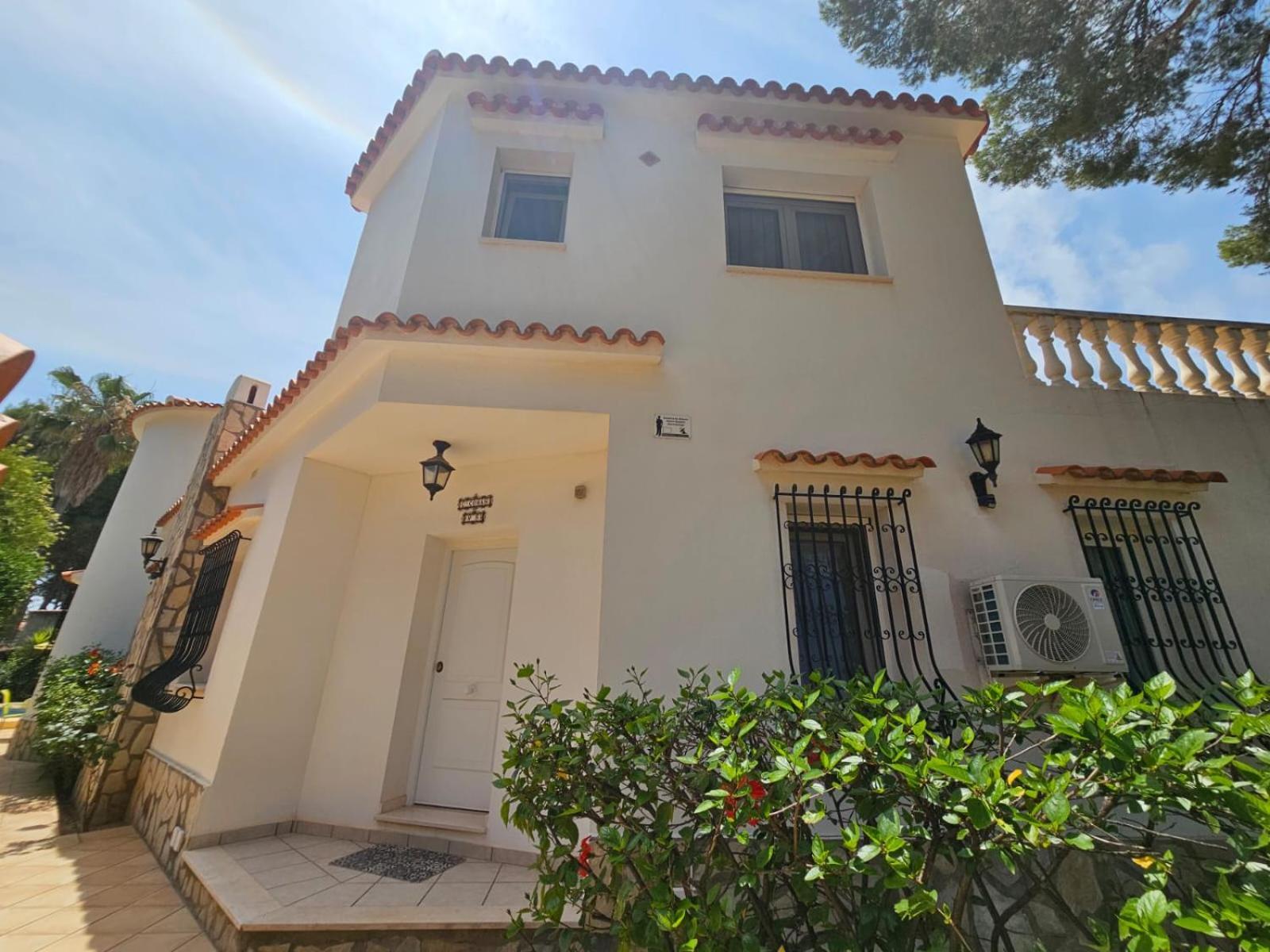 Villa Comas دينايا المظهر الخارجي الصورة