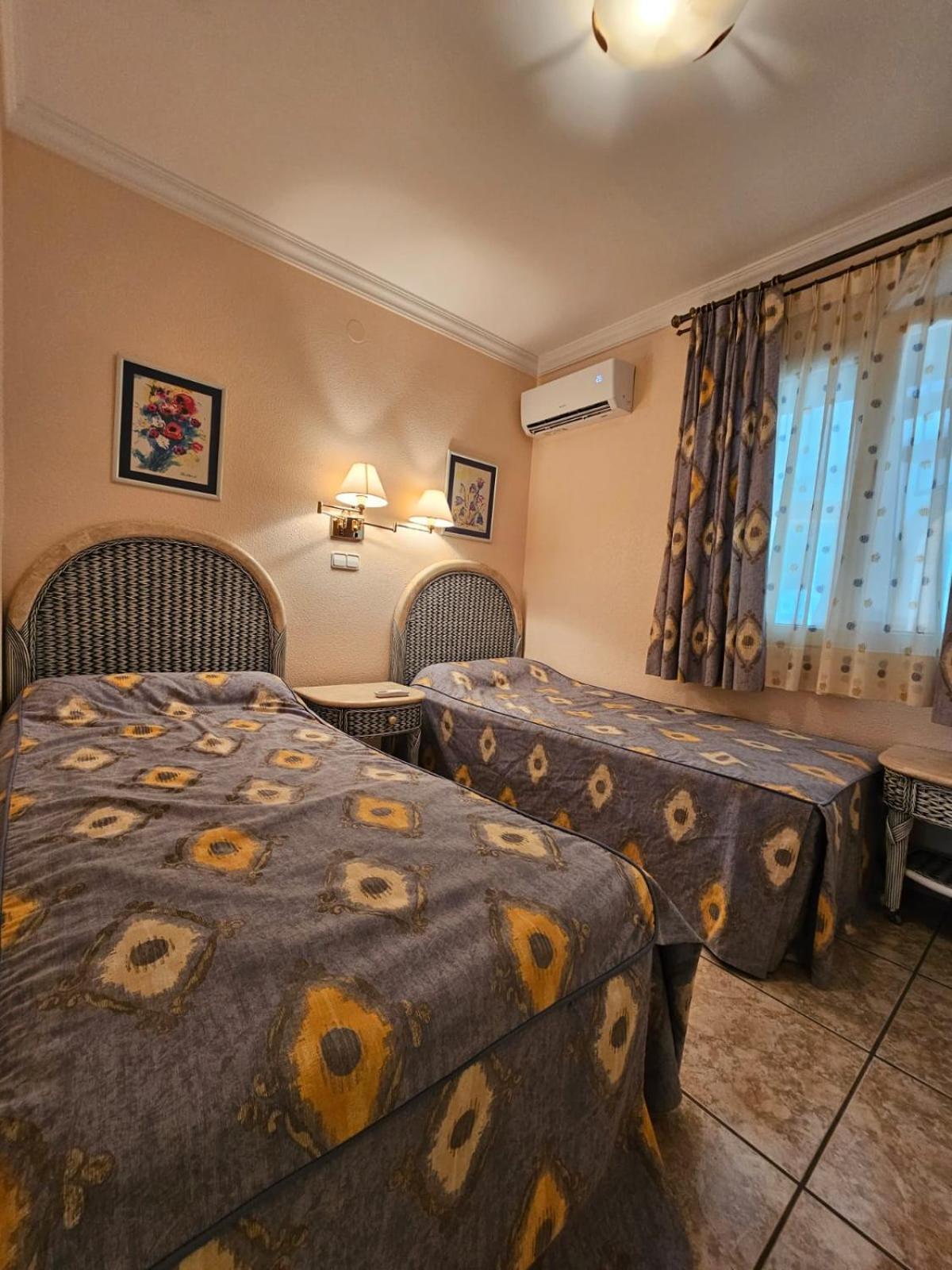 Villa Comas دينايا المظهر الخارجي الصورة